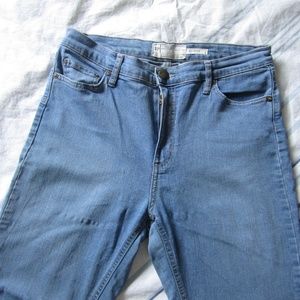 Light-wash,skinny high-waist jeans